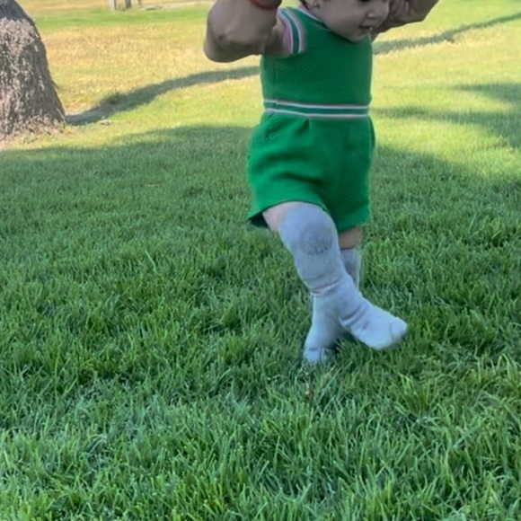 Green Sleeveless Toddler Outfit - Picture 4 of 11